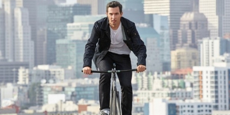 Google и Levi’s выпустят «умный» жакет для велосипедистов – для регулировки громкости музыки, приёма телефонных звонков или проверки маршрут передвижения