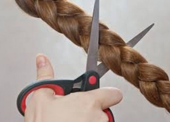 Завуч возмутила школу, обрезав волосы ученице-сироте