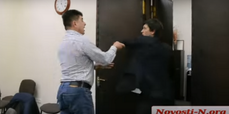 Солтыс выгнал с комиссии ЖКХ начальника управления коммунальной собственности – Сенкевич призвал ОппоБлок отозвать депутата