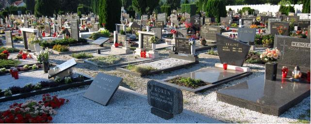 Недешевое, наверно, удовольствие: в Словении создали первые в мире интерактивные надгробия 1