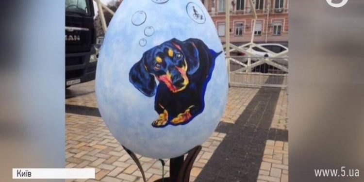 Кому-то не хватало? С фестиваля писанок в Киеве украли яйцо