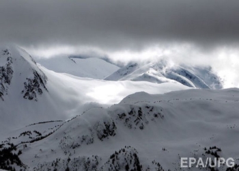 Из-за схода лавины в горах Канады погибли пятеро туристов