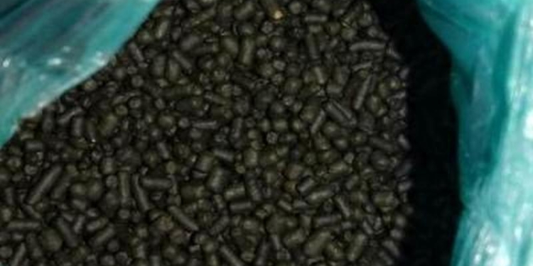 Украинец пытался вывезти в Польшу 7 кг насвая