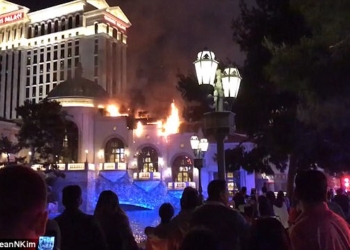 В Лас-Вегасе загорелся отель-казино «Белладжио», где снимали «11 друзей Оушена»