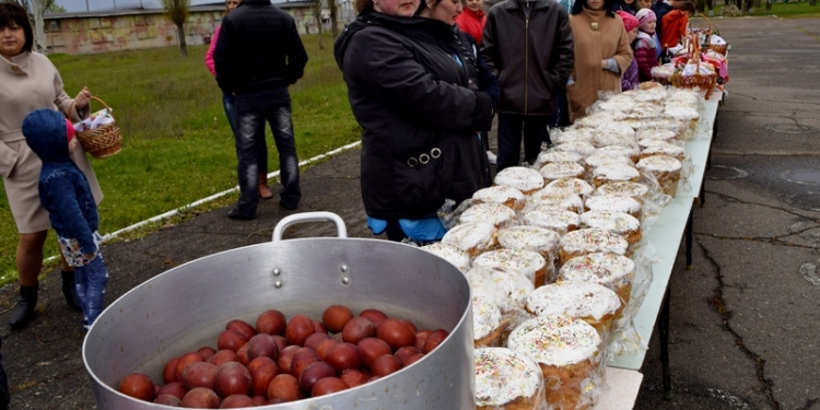 240 яиц и 60 куличей: как отметили Светлое Христово Воскресение в 299-й бригаде тактической авиации в Николаеве