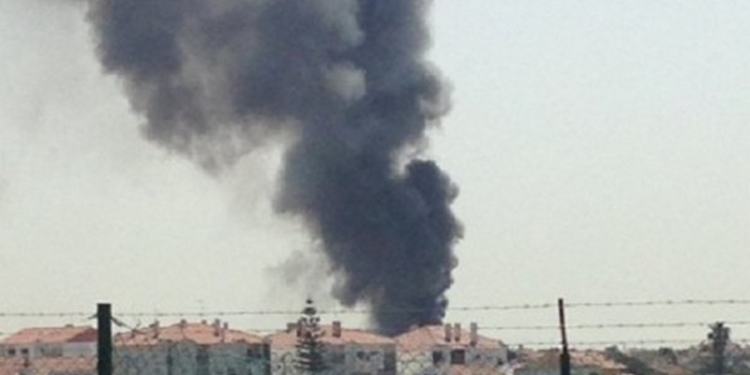 В Португалии самолет упал на супермаркет – пятеро погибших