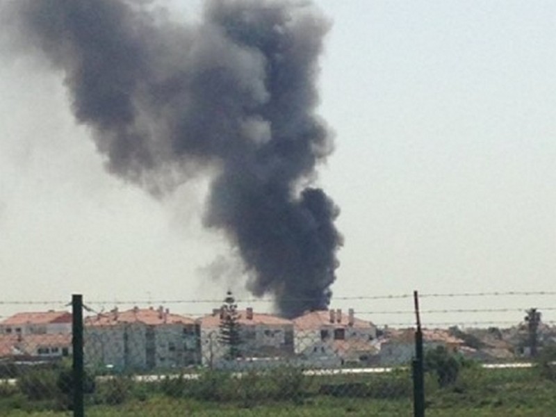 В Португалии самолет упал на супермаркет – пятеро погибших 1