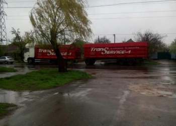 Охранники Никморпорта выпустили большегруз с перегрузом. Но Укртрансбезопасность с патрульными догнали нарушителя и начислили плату за проезд больше 1 тыс. евро