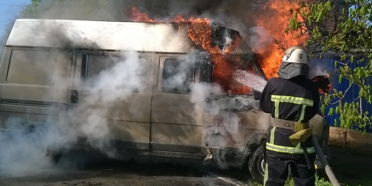 За прошедшие сутки николаевские спасатели дважды тушили горящие авто