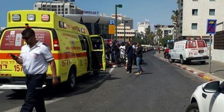 В Тель-Авиве 18-летний араб с ножом напал на людей