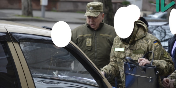 Задержанный в Николаеве на взятке сотрудник областного военкомата будет содержаться под стражей. Но может выйти под залог в 0,5 млн.грн.