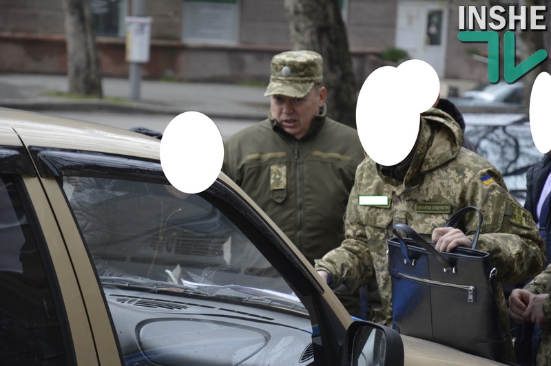 Задержанный в Николаеве на взятке сотрудник областного военкомата будет содержаться под стражей. Но может выйти под залог в 0,5 млн.грн. 1