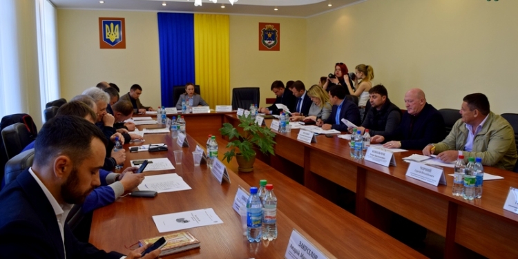 Такого еще не было: работникам Николаевской ОГА будут доплачивать из областного бюджета. Если депутаты завтра проголосуют