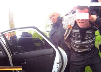 Так достали? В Николаеве мужчина порезал шины припаркованной «Шкоды» и нецензурно бранился