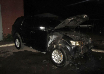 Почему поздним вечером в Николаеве вспыхнул Mitsubishi Pajero, будут разбираться специалисты