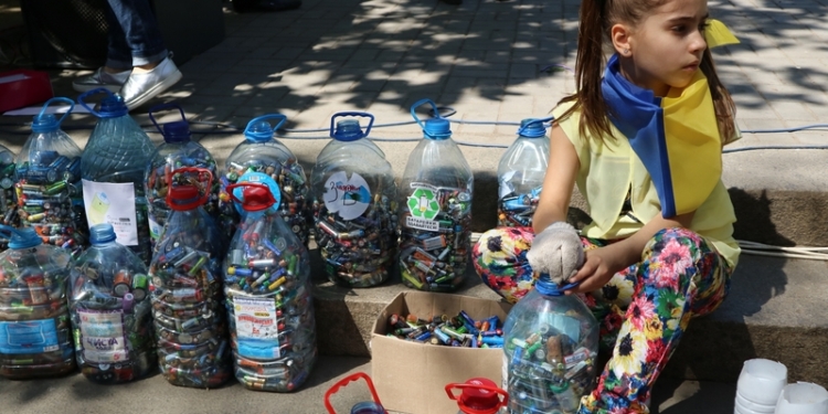 На ІІІ эко-фестивале “Батарейка в утиль” в Николаеве всего лишь за час собрали около 900 кг опасных отходов