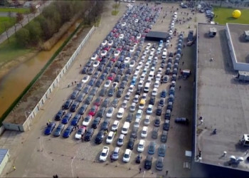В рекордном параде в Нидерландах приняло участие свыше 700 электрокаров