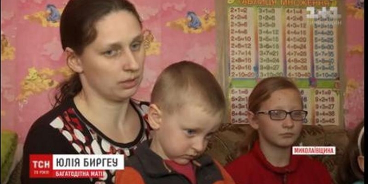 На Николаевщине соцработники требуют от семьи с восемью детьми вернуть 137 тысяч гривен помощи малообеспеченным