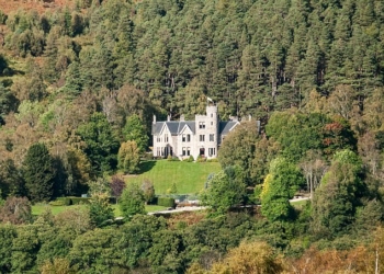 Там когда-то охотились и рыбачили английские короли – российский «водочный король» купил самое дорогое поместье в Шотландии