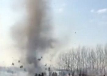 Во время праздника Подметания могил в Китае образовался маленький торнадо