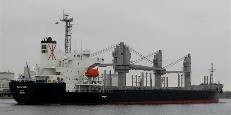 Теплоход один, а нарушений – два: в Николаеве на панамском теплоходе таможенники выявили незадекларированные топливо и валюту