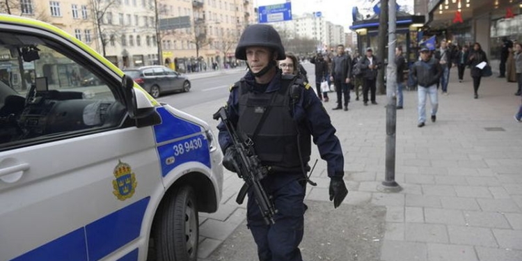 В стокгольском районе Ротебро произошла перестрелка, есть раненый