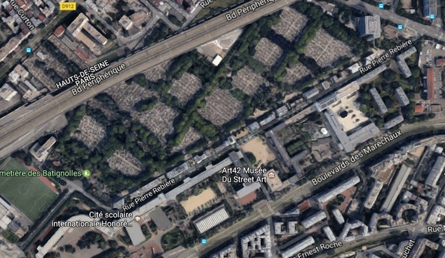 Не только наша проблема: кладбищенские вандалы орудуют и во Франции