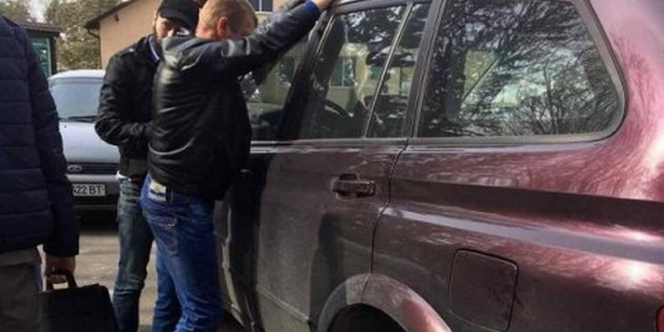В Киевской области сотрудники прокуратуры задержали главу сельсовета при получении 60 тыс.грн. взятки