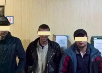 Трое жителей села Галициново ночью ворвались в квартиру николаевца. Забрали верхнюю одежду, мобилку, деньги и еду