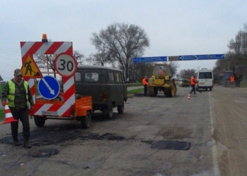 За неделю дорожники Николаевщины залатали свыше 9 тыс. кв.м ям на дорогах общего пользования