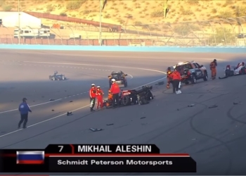 Пилот из РФ спровоцировал массовую аварию на гонке. Пострадали 5 болидов