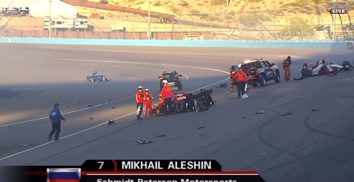 Пилот из РФ спровоцировал массовую аварию на гонке. Пострадали 5 болидов
