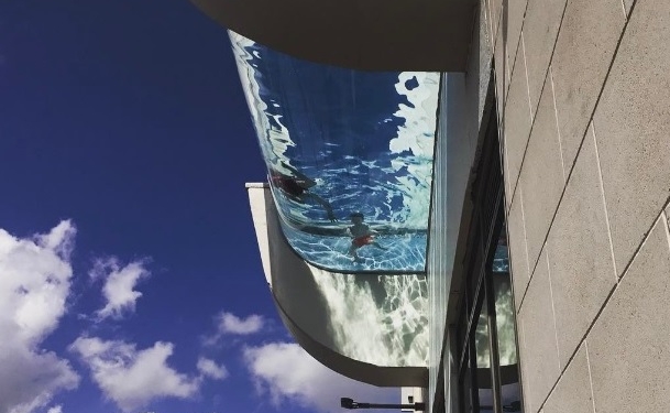 Еще не проснулись? Самый страшный, но завораживающий бассейн в мире