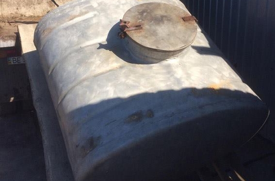 В Николаевской области преступники избили охранников предприятия, чтобы украсть передвижную бочку