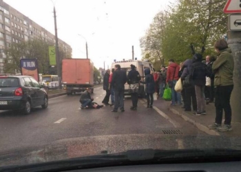Во Львове скорая помощь приехала спасать подростка и переехала ему ноги