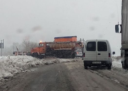 Вниманию автомобилистов! Трассы Одесса-Киев и Николаев-Киев стоят. Пробки растянулись на километры