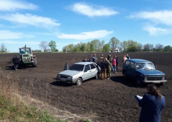 Земельный конфликт во Врадиевском районе не утихает: претендующие на одно поле шли на таран транспортными средствами и дрались