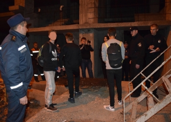 В Николаеве трое подростков селфились на башенном кране в строящемся комплексе «Адмирал»