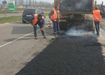 Ремонт дорог на Николаевщине: за неделю подлатали чуть больше 9 тыс. кв.м ям