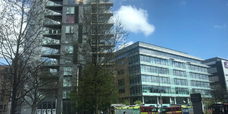 В Лондоне горит отель, который должен был открыться этим летом