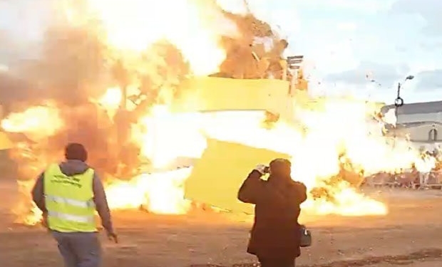 Взрыв на детском карнавале в Париже. Много раненых