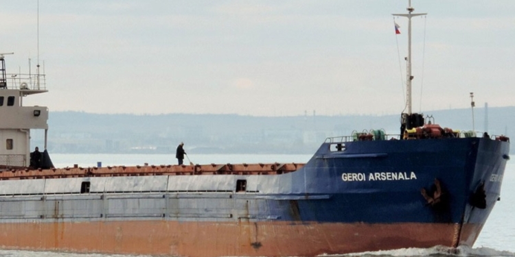 В Керченском проливе затонул российский сухогруз с украинцами на борту