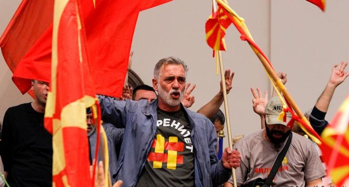 В Македонии протестующие захватили парламент