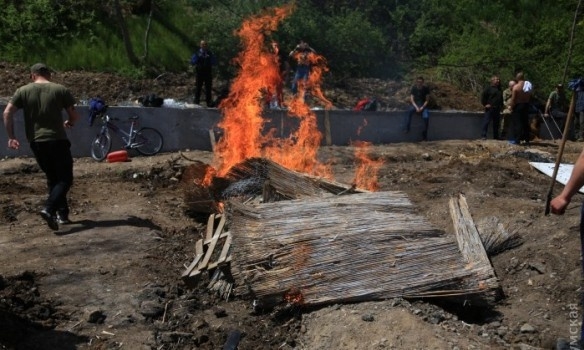 На пляже и за пляж. В Одессе подрались застройщики и активисты