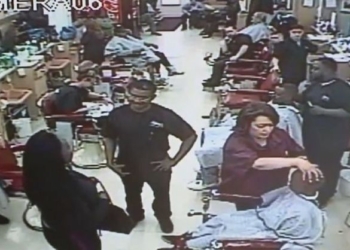 Что ж так долго? В США гражданка пыталась ускорить стрижку с помощью пистолета