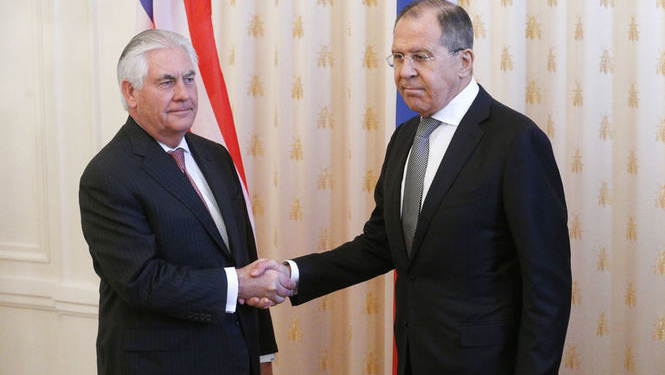 В РФ политику США назвали примитивным хамством. Тиллерсону в Москве устроили ледяной прием