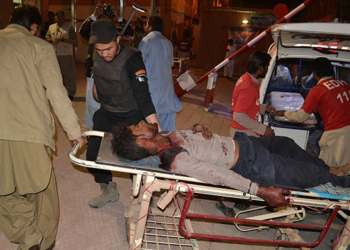 В Пакистане сумасшедший церковник убил 20 человек – рад их очищения. Остальных регулярно пытал огнем