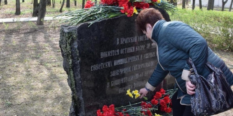 «Шталаг-364»: в Николаеве помянули память замученных в концлагере более 30 тысяч военнопленных