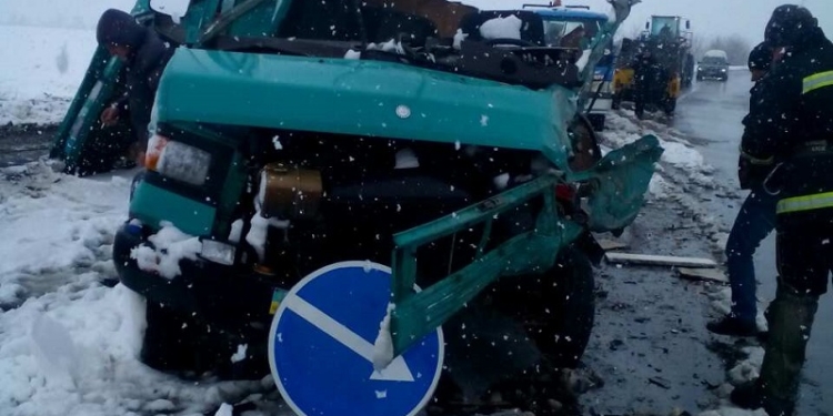 ДТП на Николаевщине: столкнулись пассажирский автобус и микроавтобус, есть пострадавшие