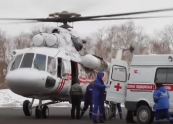 На Камчатке упал вертолет с туристами. Трое серьезно травмированы